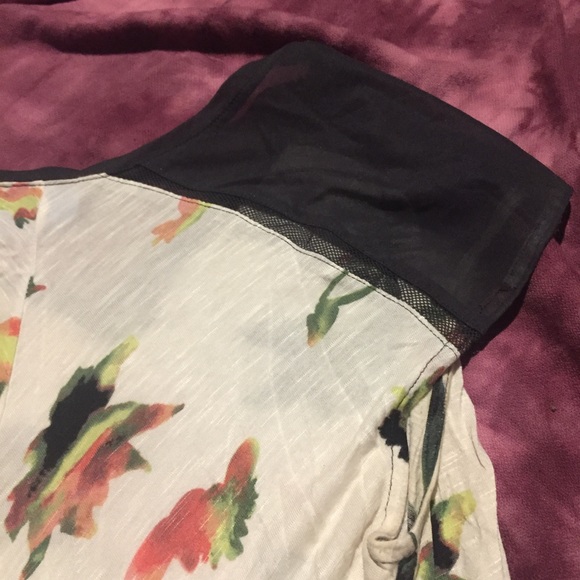 Vera Wang Floral Top - Picture 3 of 12